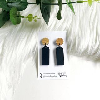 The Adelle in Full Black